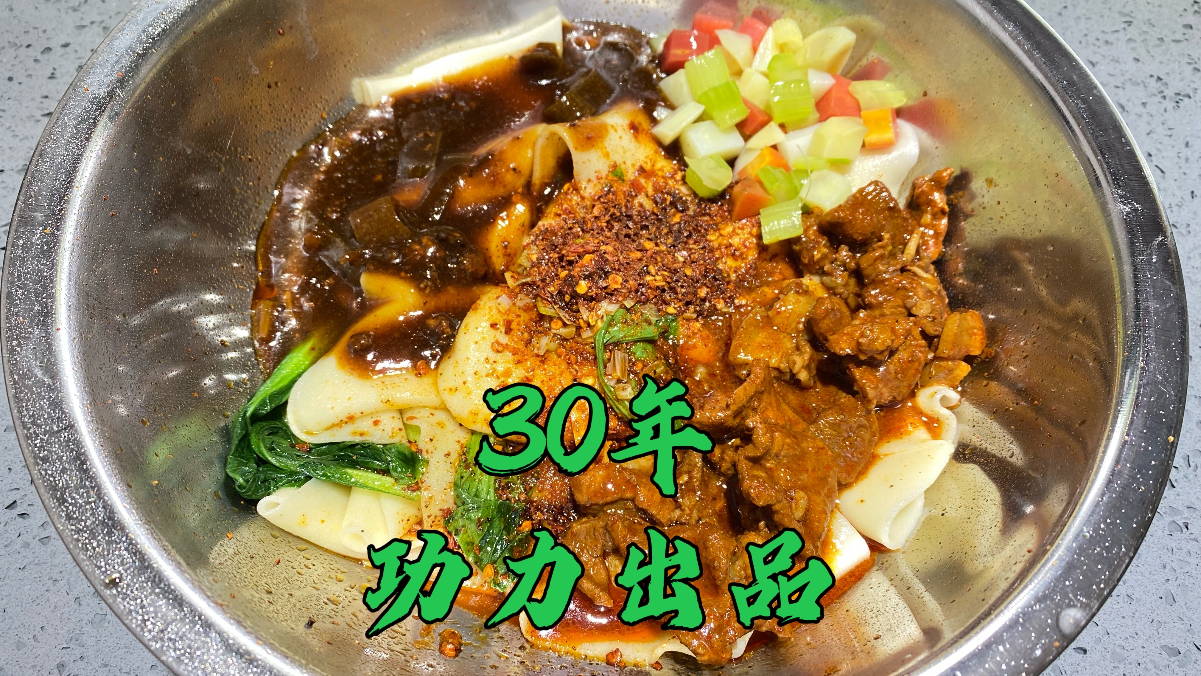 超牛老西安面馆,30年只卖一种面,一份六根用盆上,味道也超好