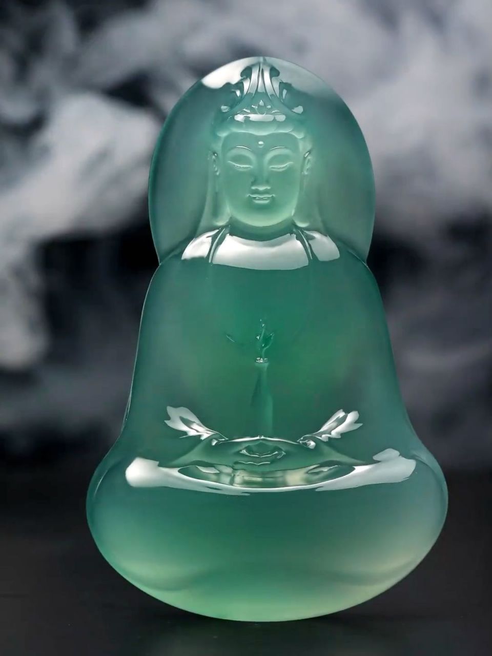 素衣观音一个有灵魂的翡翠,具有一种让内心安宁的力量,翡翠观音有事业