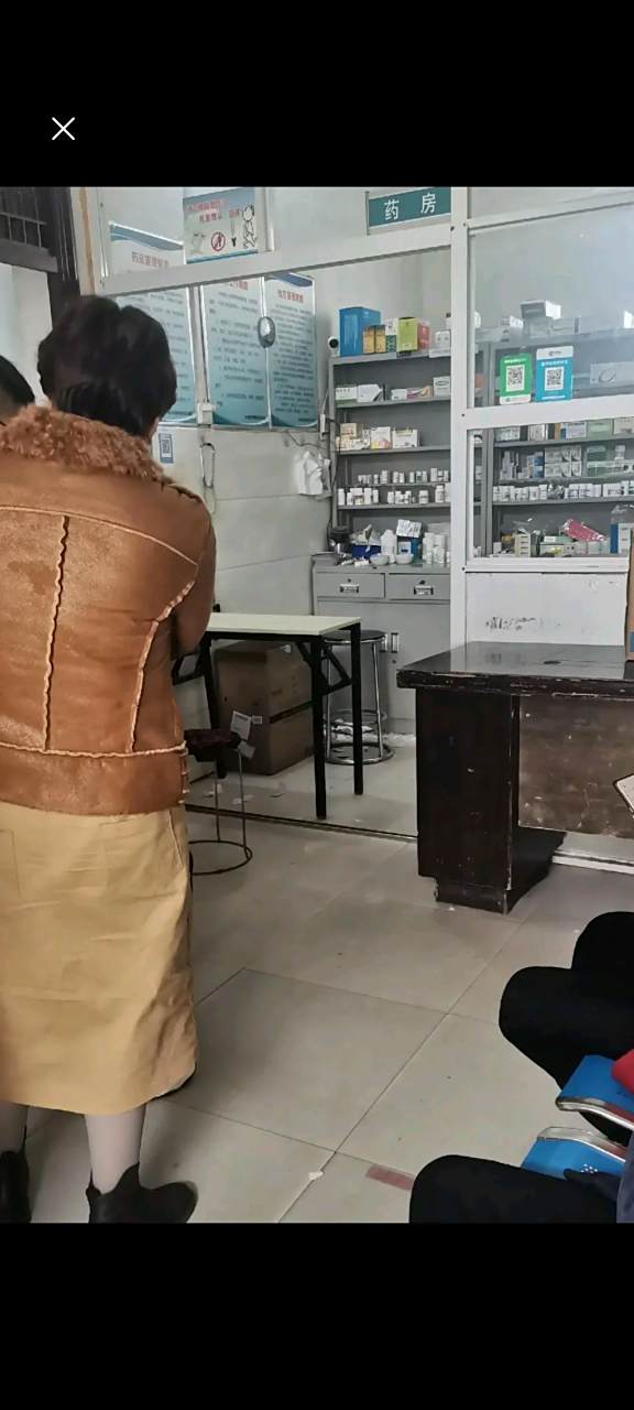 我是农村人,我发现农村两个现象,第一就是农村小诊所,我们去看病,从来