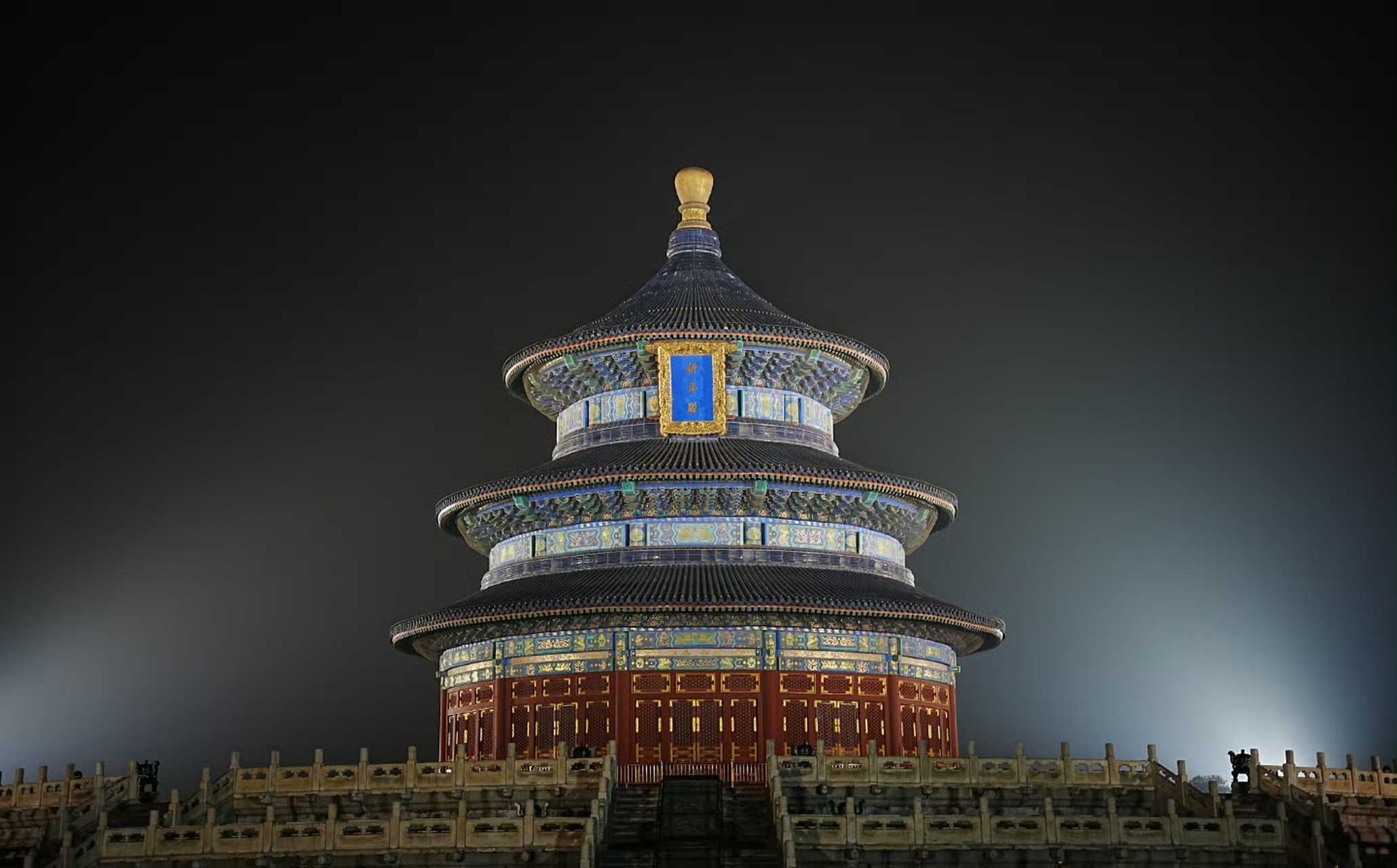 北京天坛今年最后一次亮灯 也是今年人最多的一次 站了四个小时才拍到