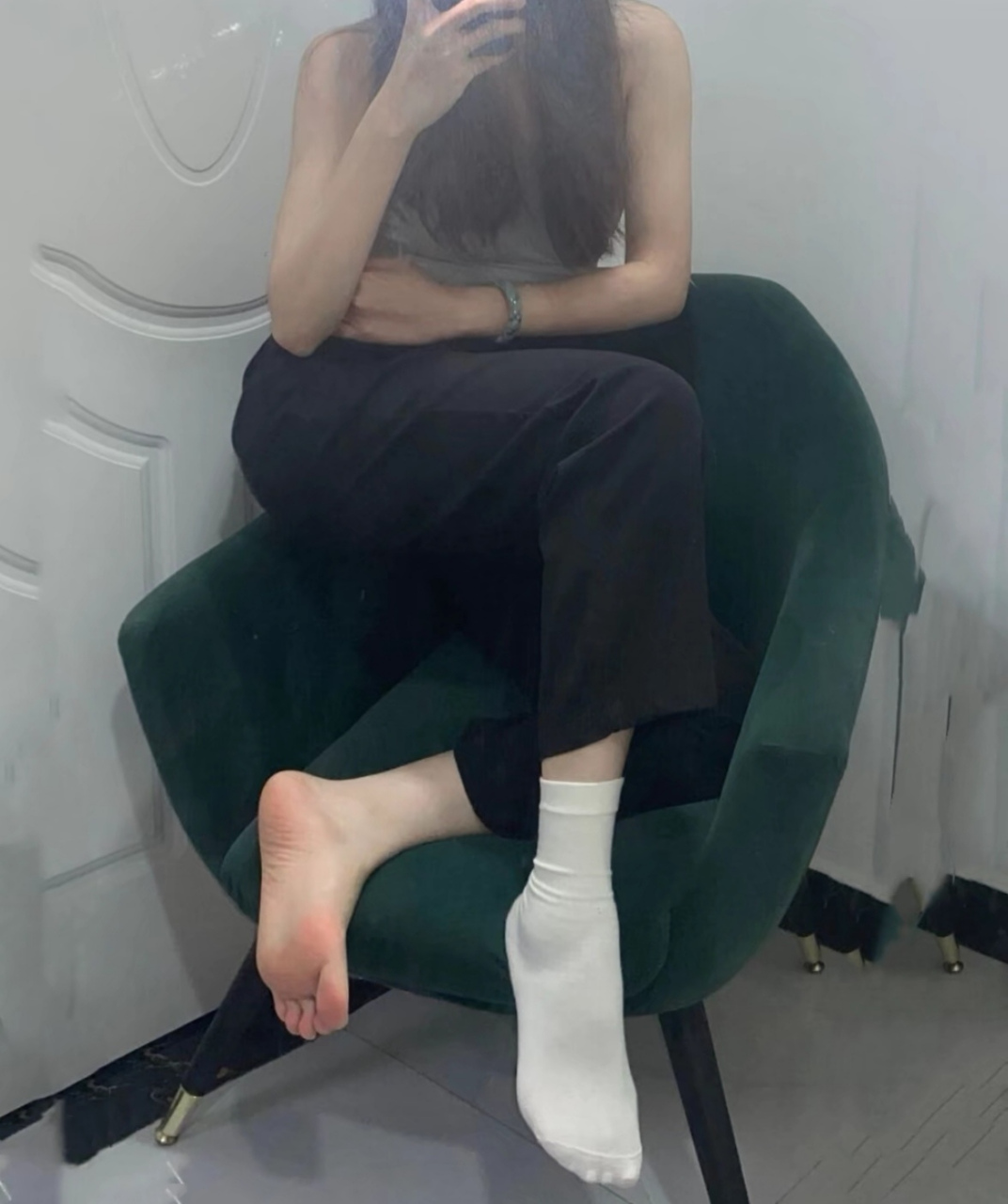 美赞滤镜统统关掉,穿上新买的小棉袜晒脚脚,晒脚板,晒足弓.