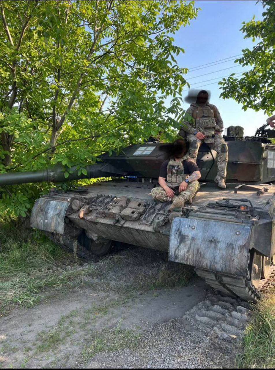 乌克兰军队得到的豹2a6坦克,却丝毫不会做好保养与维护,这等得来全不