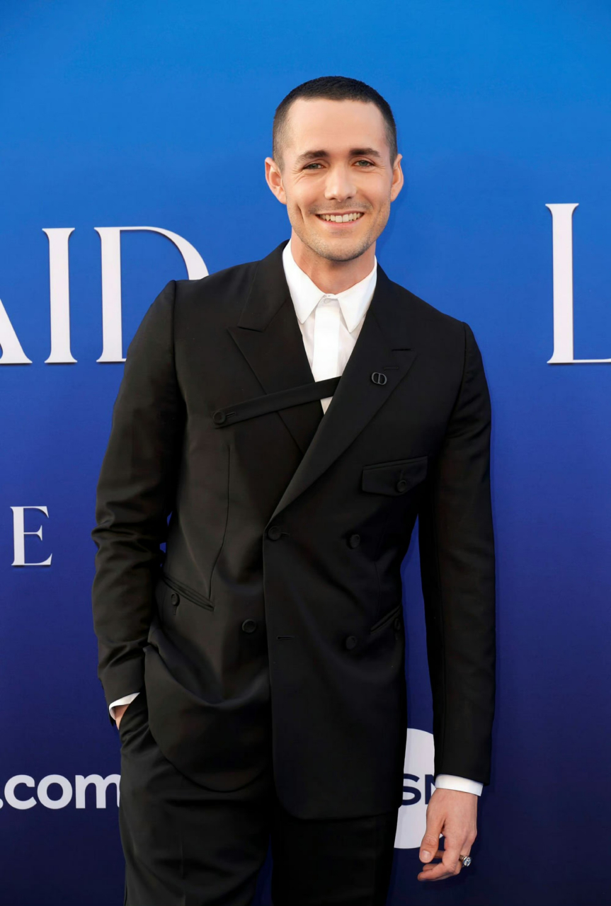 埃里克王子扮演者乔纳豪尔金亮相迪士尼真人版小美人鱼大电影首映礼!