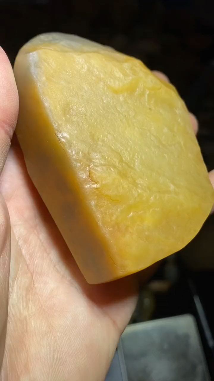 鸡油黄金丝玉雕刻料子