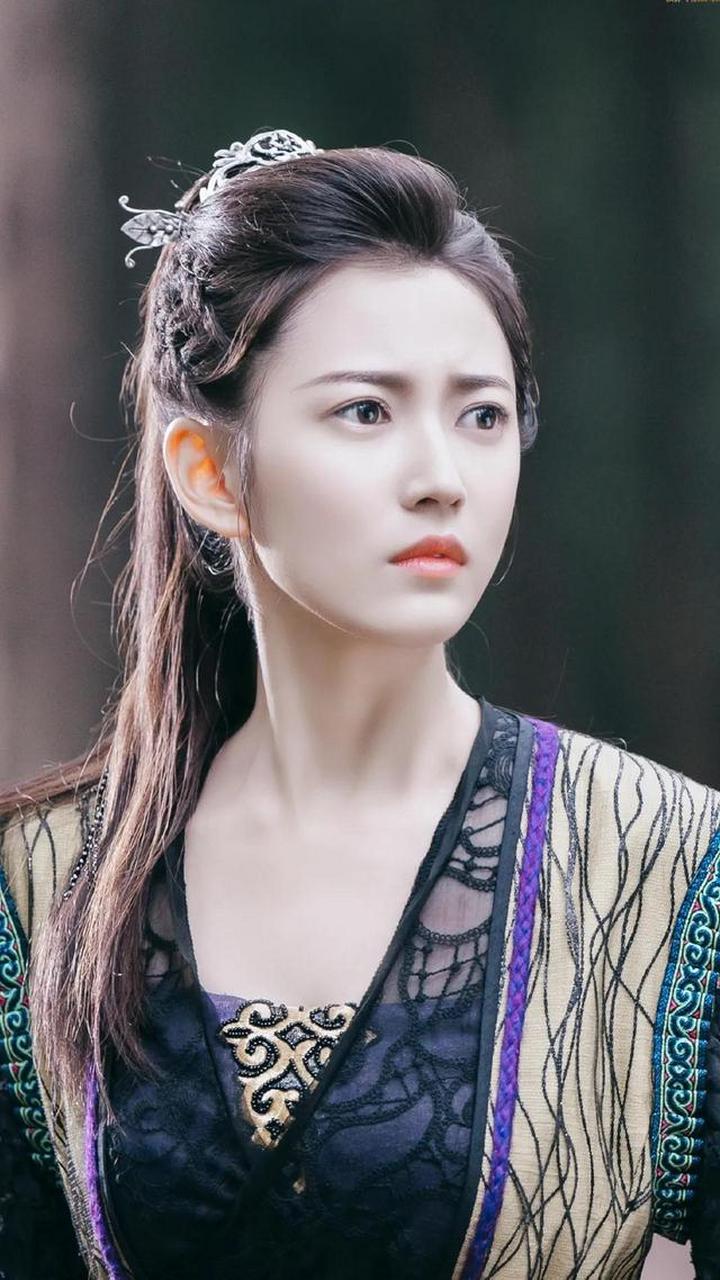 她在《倚天屠龙记》中的出演的赵敏,精湛的演技也获得了众多观众们