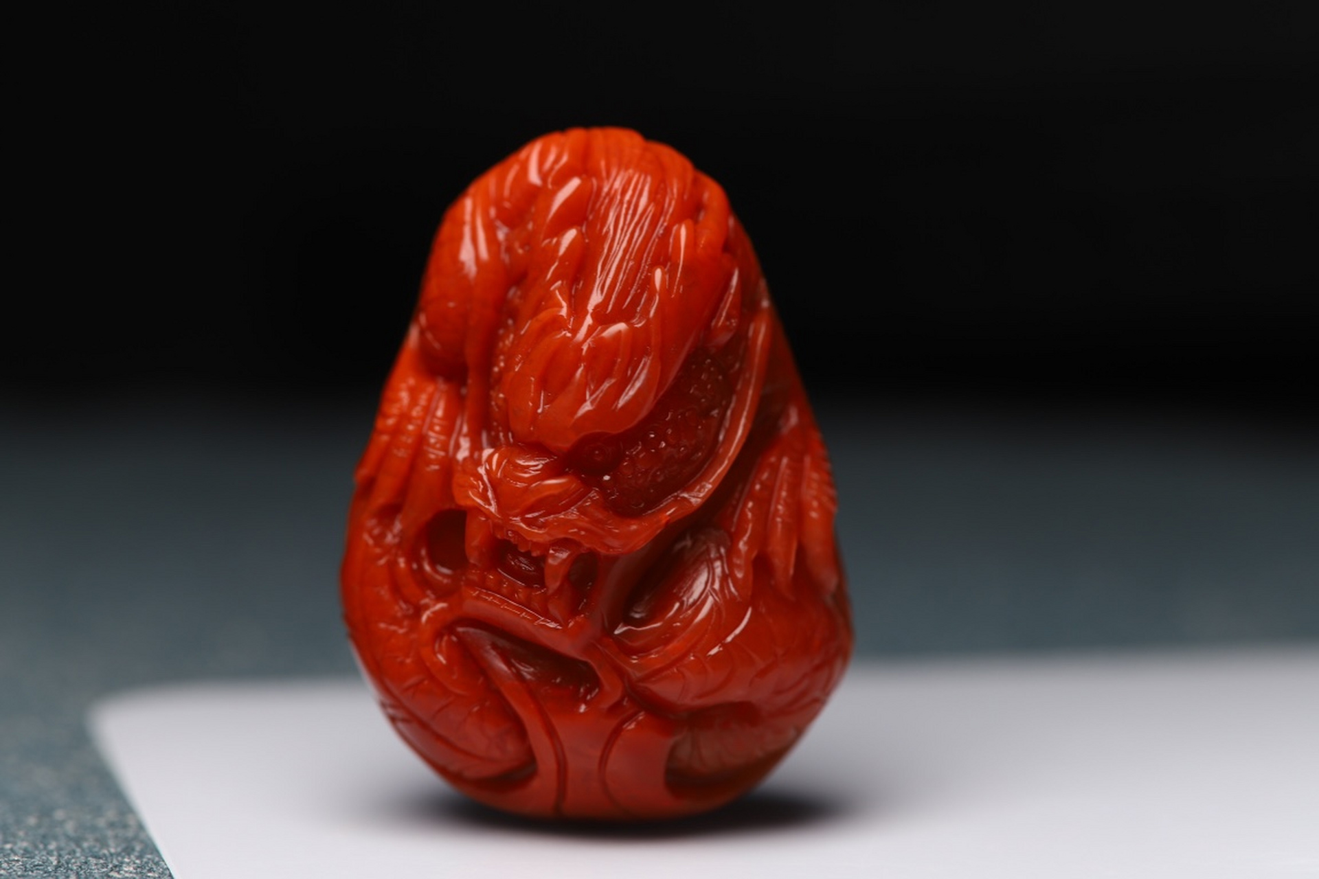 天然川料南红玛瑙龙吊坠,满肉满色,颜色红润,双面雕刻,雕工细腻,饱满