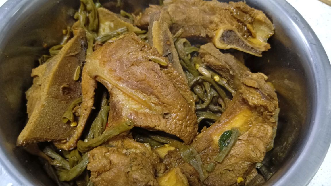 干豆角炖排骨这样做,香味浓郁,上桌连汤汁都不剩,太解馋了