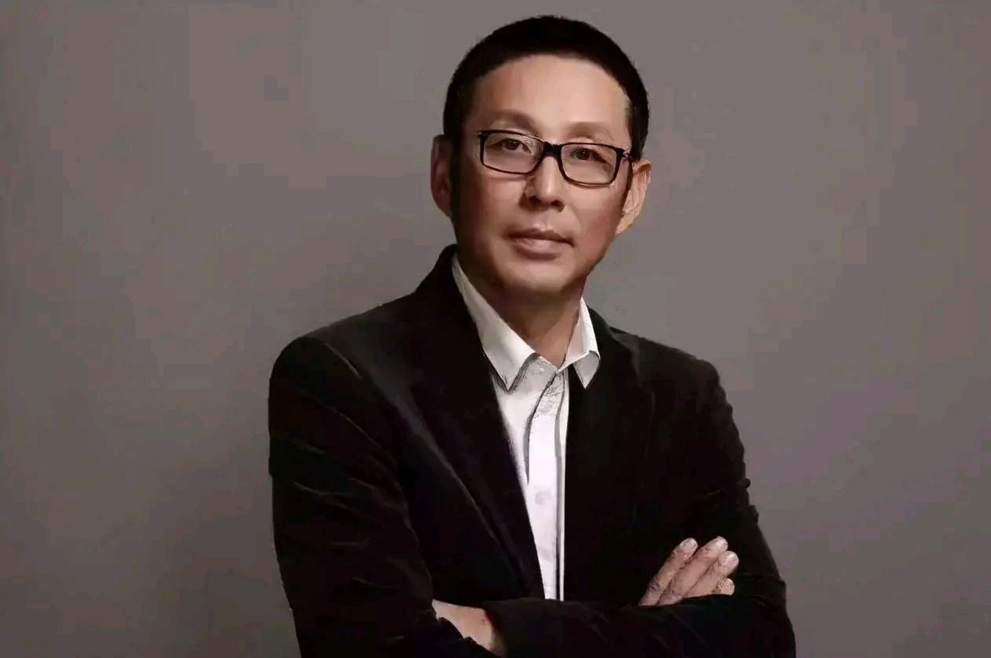 陈道明和袁立第一次见面是在金鸡奖的颁奖典礼上,陈道明从领奖台上