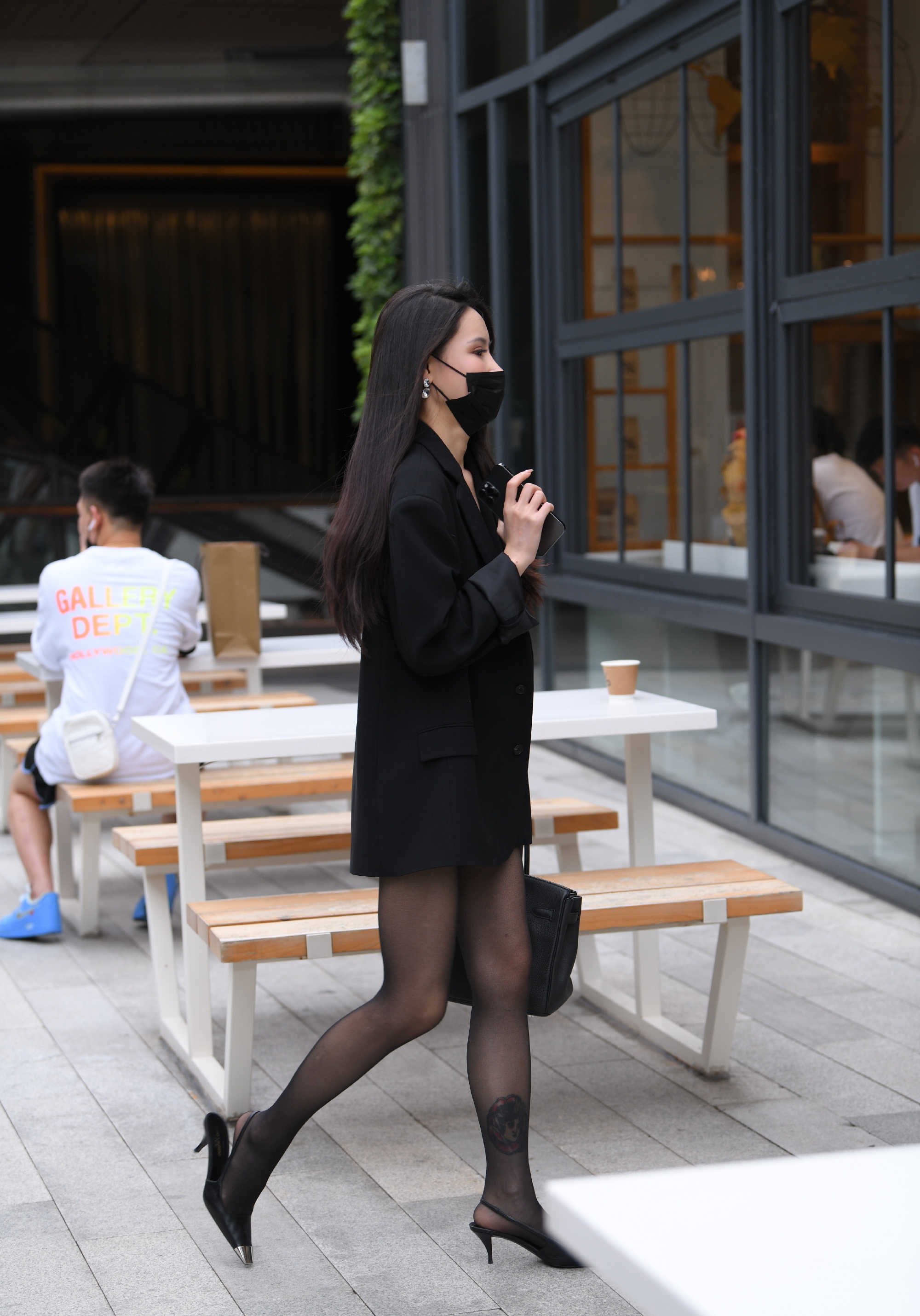 街拍小姐姐职业装的穿搭,随意搭配潮流前卫