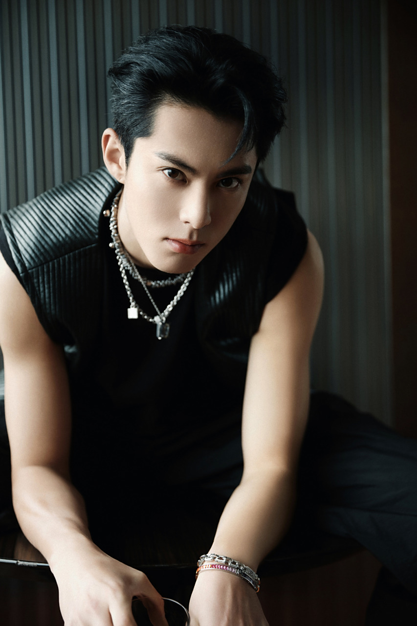 王鹤棣最新写真