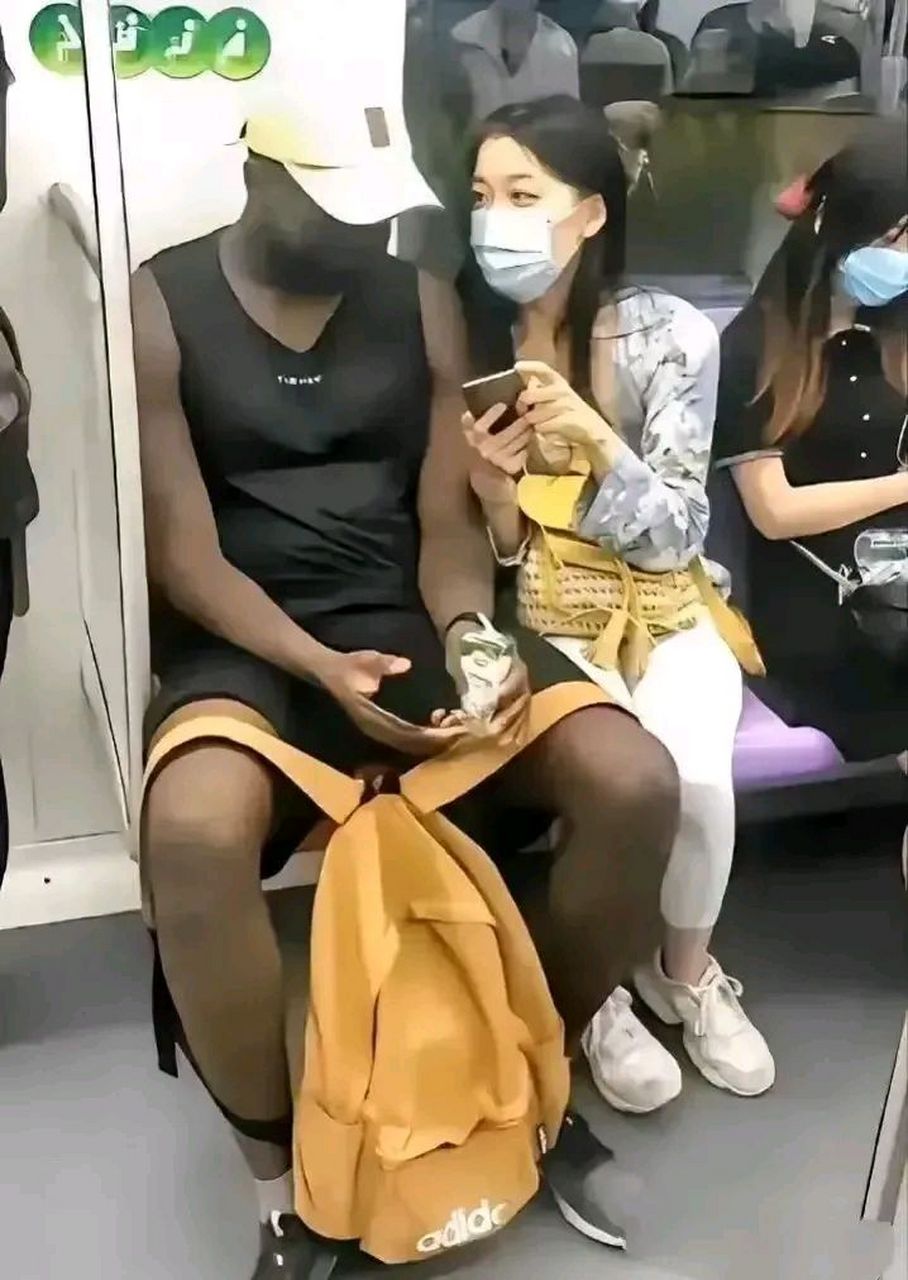 黑人留学生:"身边从来不缺女朋友"    这几位受访的非常优秀的黑人