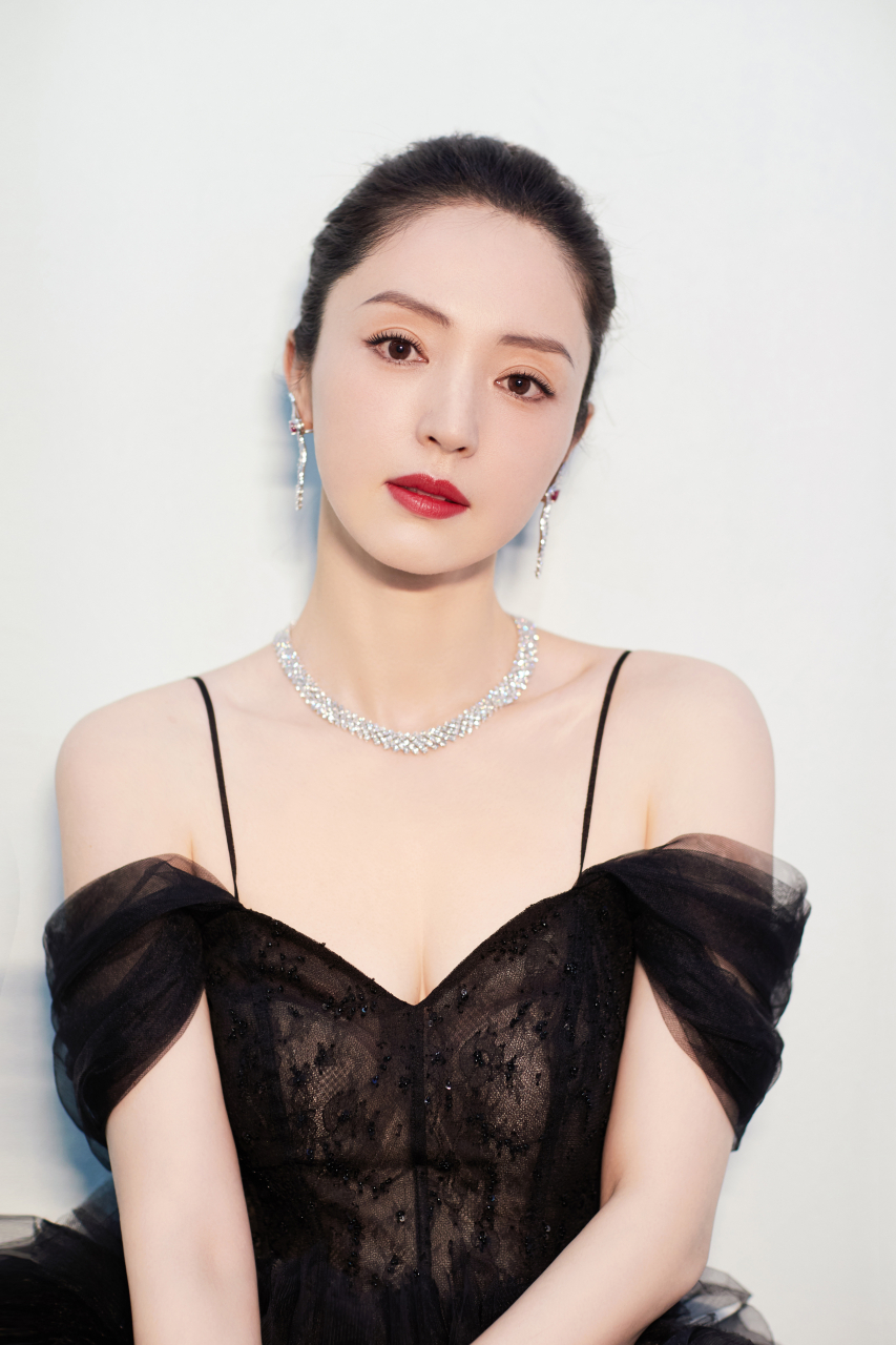 董璇之上官燕,《雪花女神龙》中的女主角.