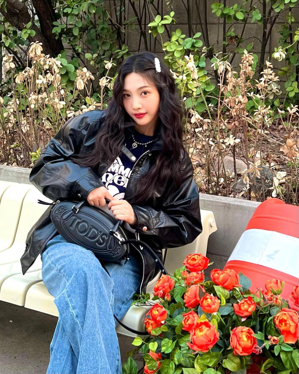 红贝贝joy朴秀荣穿搭分享,卷发好美  red velvet joy更新一组照片