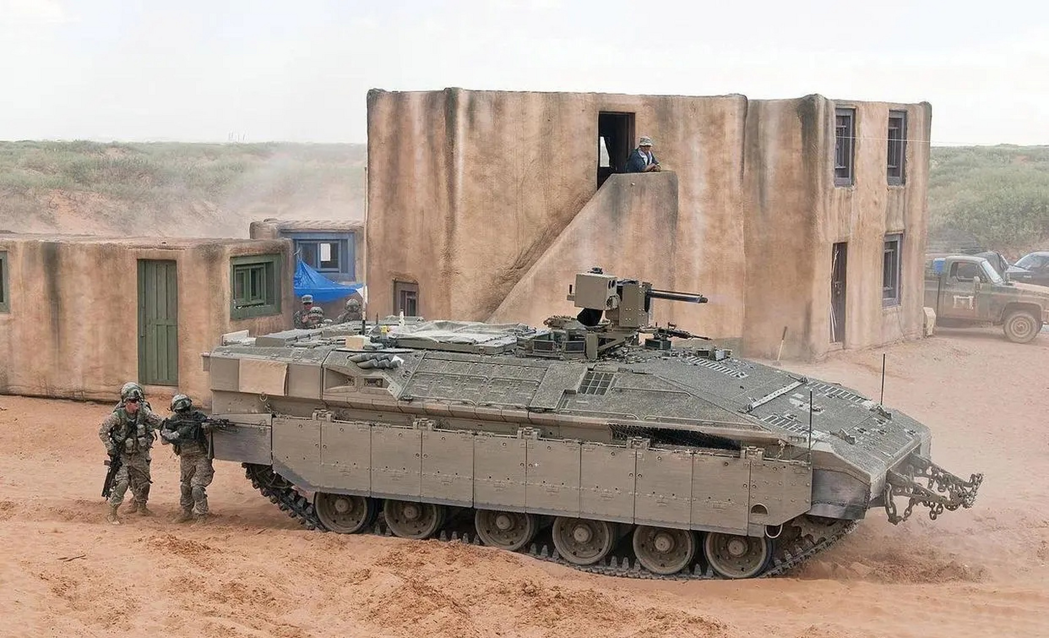 以色列的雌虎是全球最重的步兵战车,该车全重达到62吨,和以军梅窟瓦