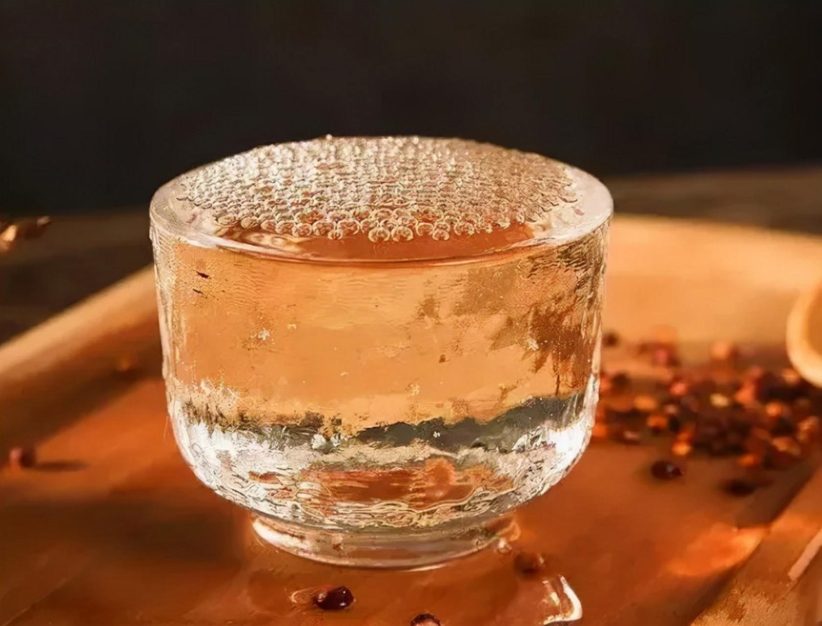 什么是"酒花" 酒花:在盛酒容器中剧烈摇动白酒时,或在蒸馏接酒过程中