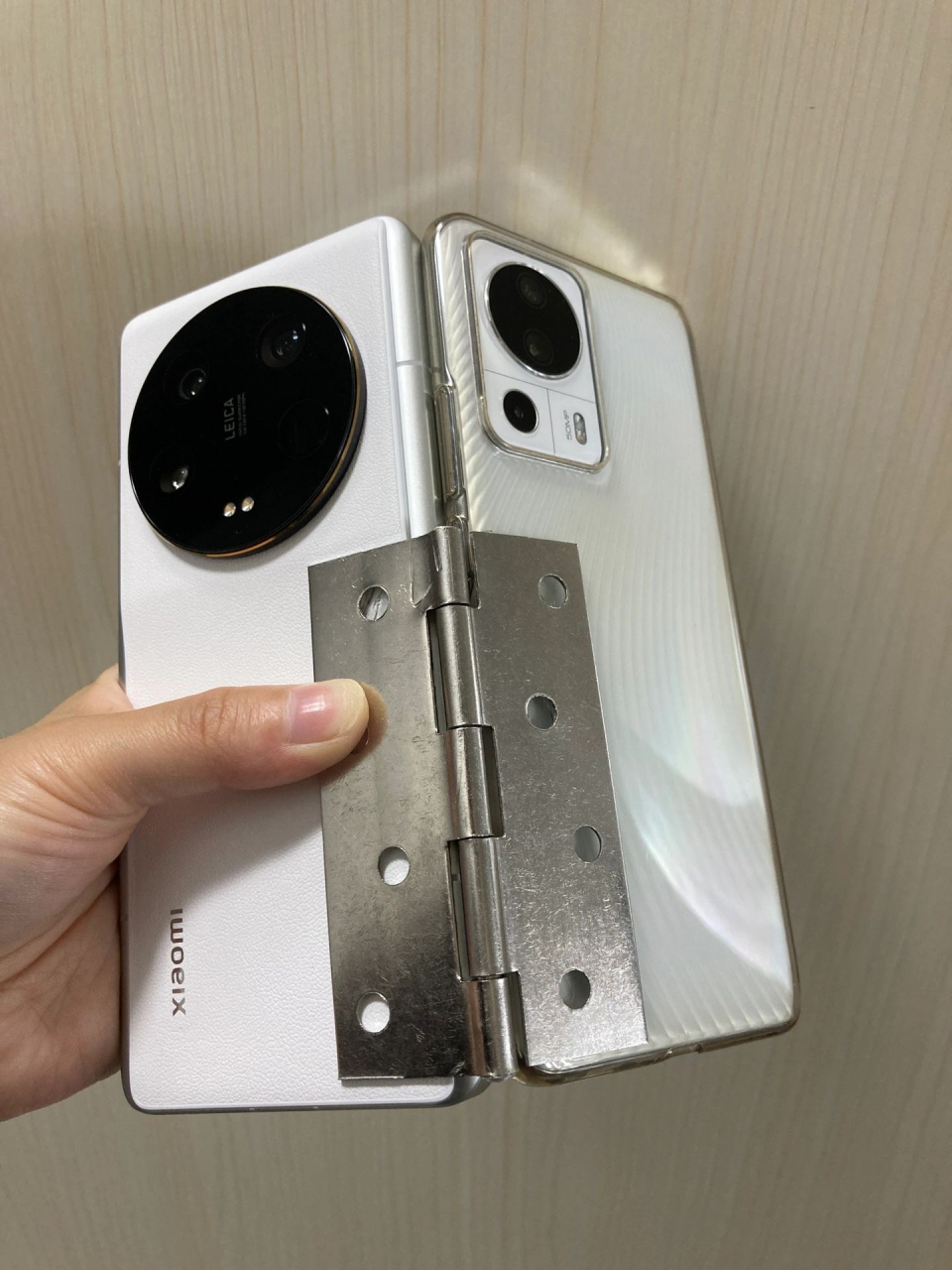 男朋友送的小米透明折叠手机 谢谢男友,很好用,但下次不要再拆门了