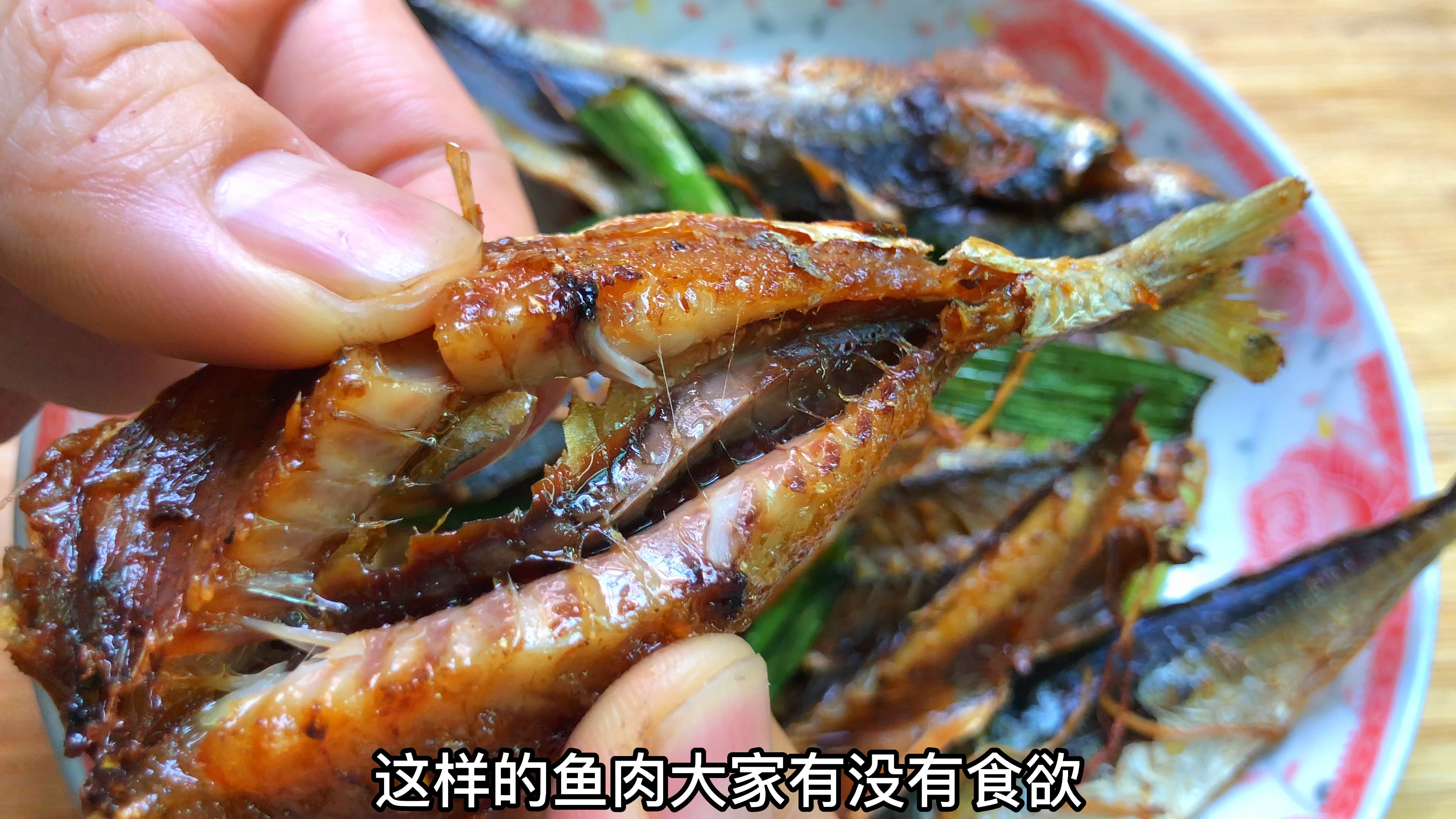 巴浪鱼晒干后，放入锅里这样做，又鲜又咸又香，太下饭