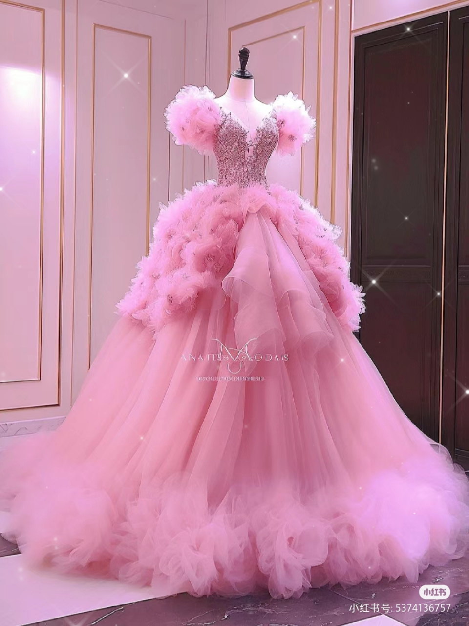 粉色婚纱也太漂亮了吧!