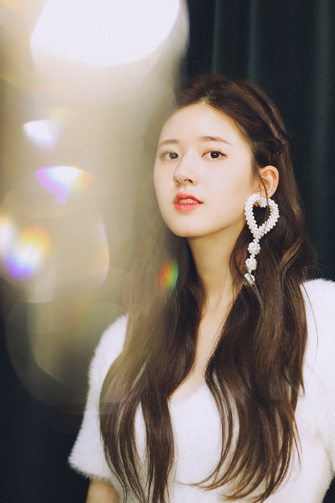 赵露思 搭配 laurence & chico 珍珠爱心耳夹,俏皮可爱更具大气