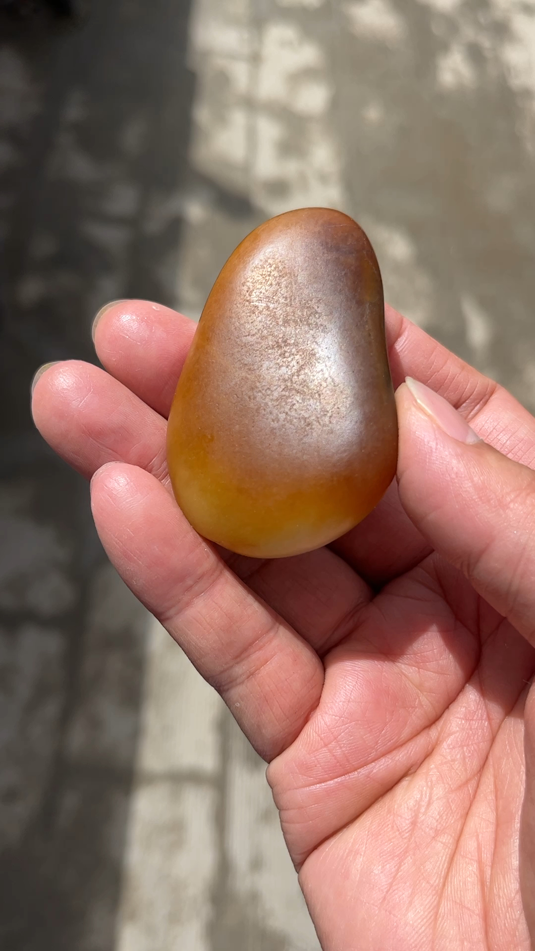 和田玉籽料真皮真色黄沁皮,籽型好包金挂件