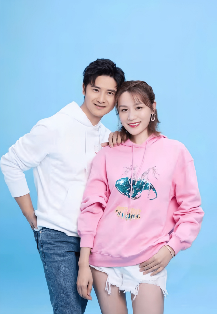 当年,田亮和郭晶晶分手后,带回超女叶一茜.