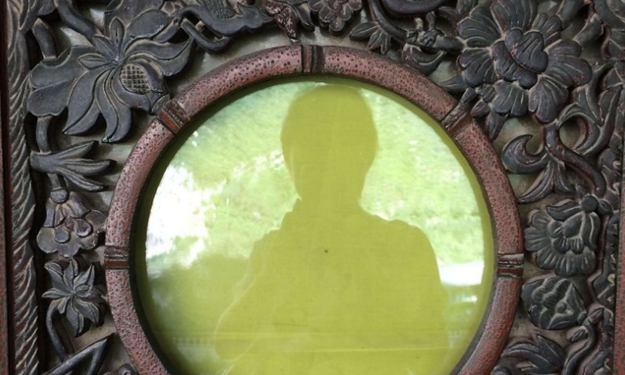 以下是几种古代镜子的制作方法:  金属镜子:在古代,金属镜子是最早的