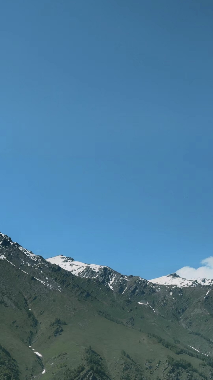 屈原塔—苏轼 楚人悲屈原,千载意未歇. 精魂飘何处,父老空哽咽.