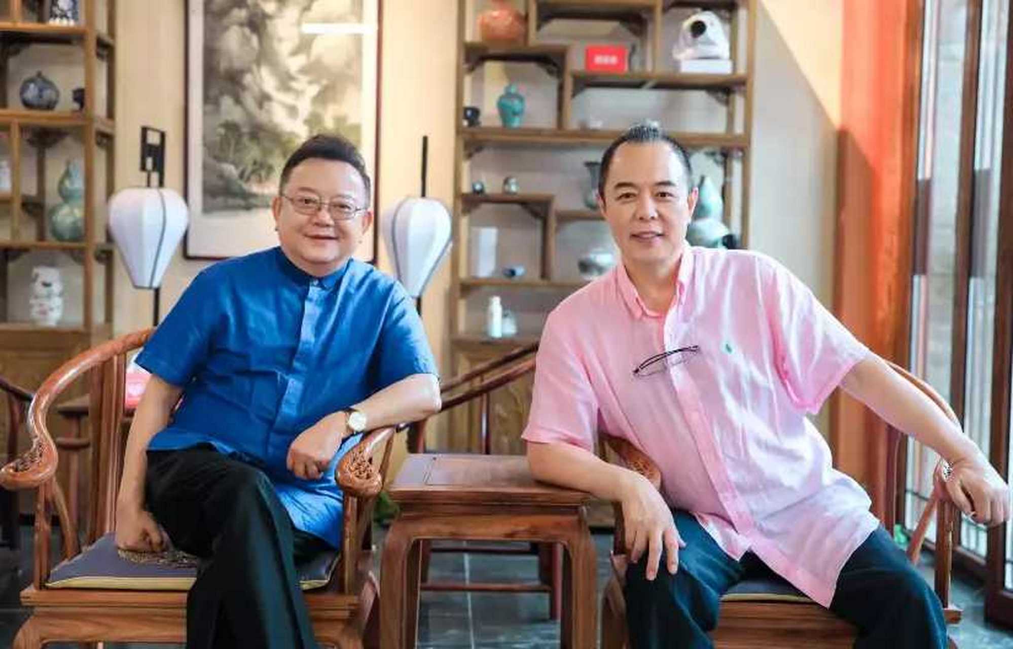 "皇阿玛"张铁林是大家非常熟悉的老一辈演员了.