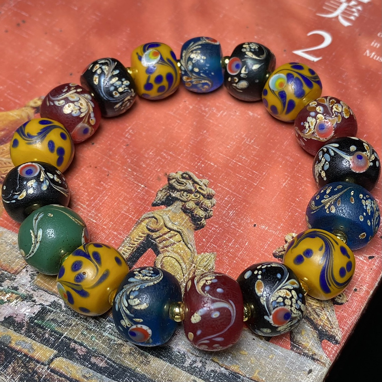 6克 材质:琉璃 时期:明清时期 琉璃自古以来都是宫廷皇室的专用,不仅