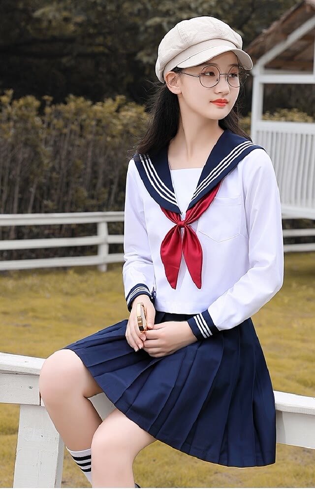街拍美女,漂亮的水手服小姐姐,满满都是青春的气息!