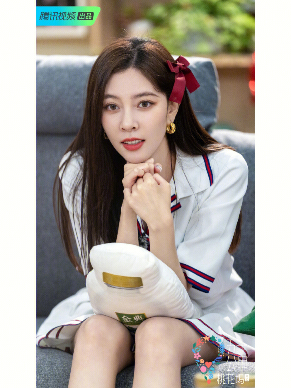 宋妍霏今晚综艺节目造型!