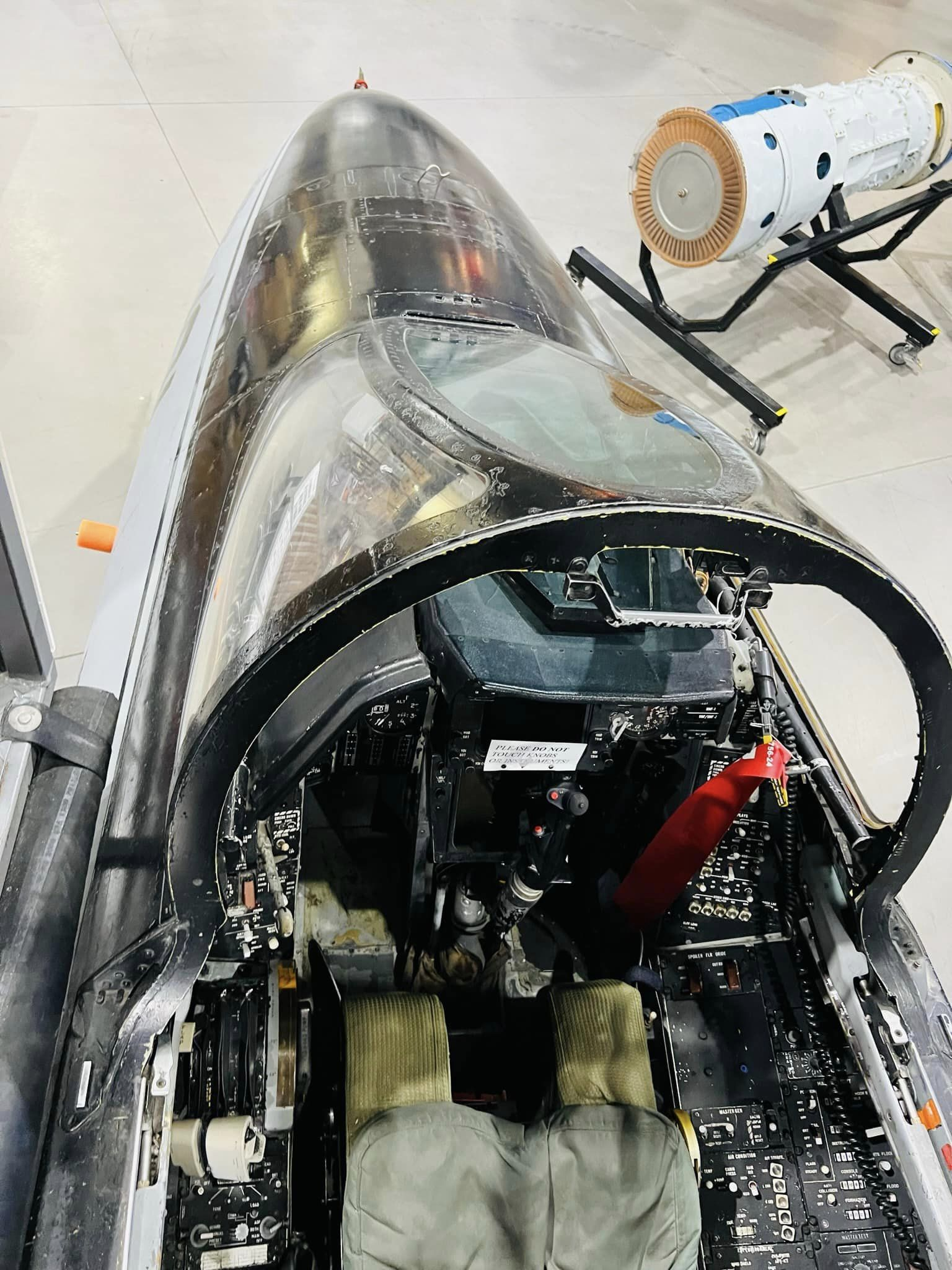 战机欣赏:f-14雄猫战斗机座舱欣赏