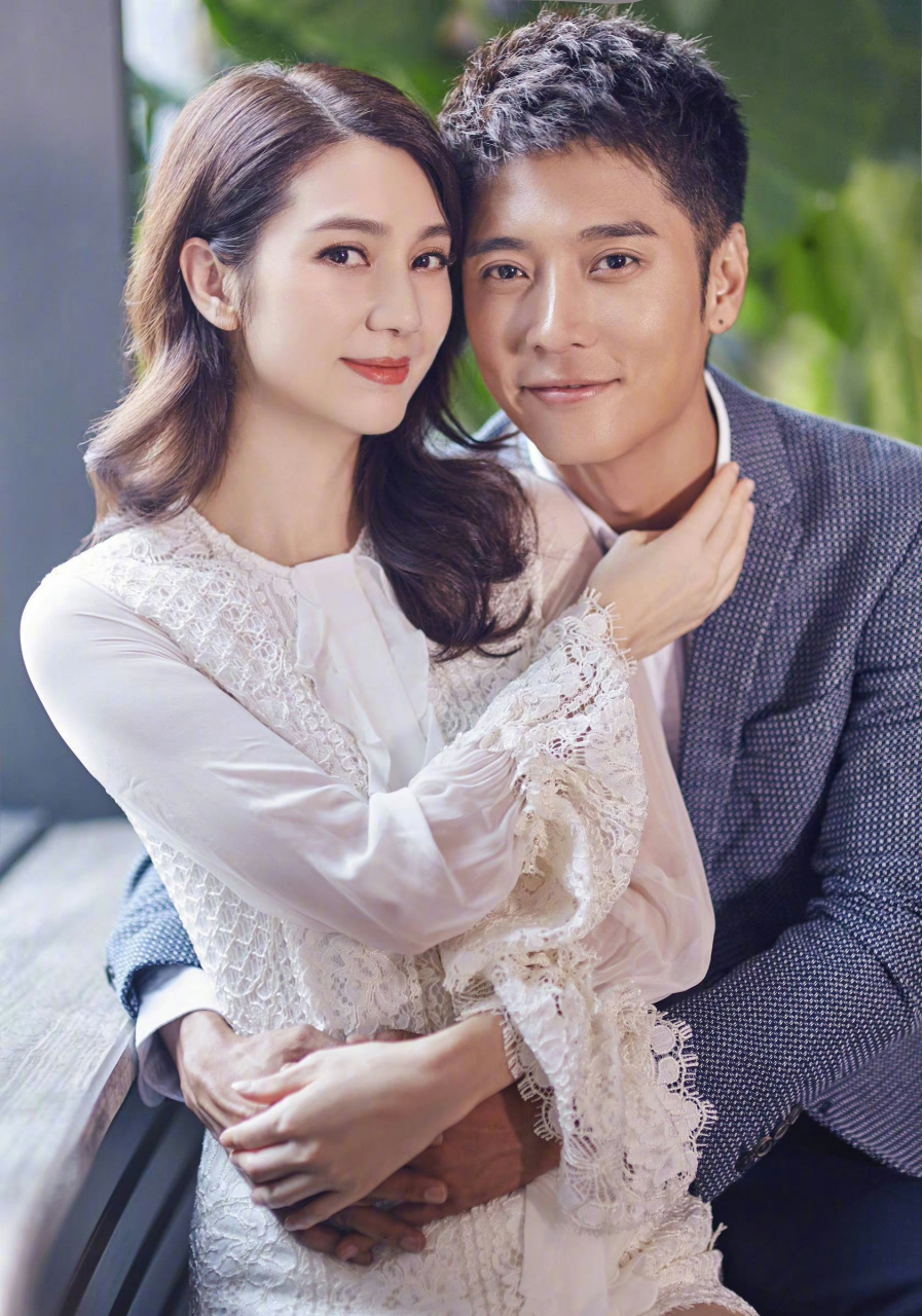 5月12日,洪欣在社交平台发了一段文字把自己活成笑话,也让前段时间