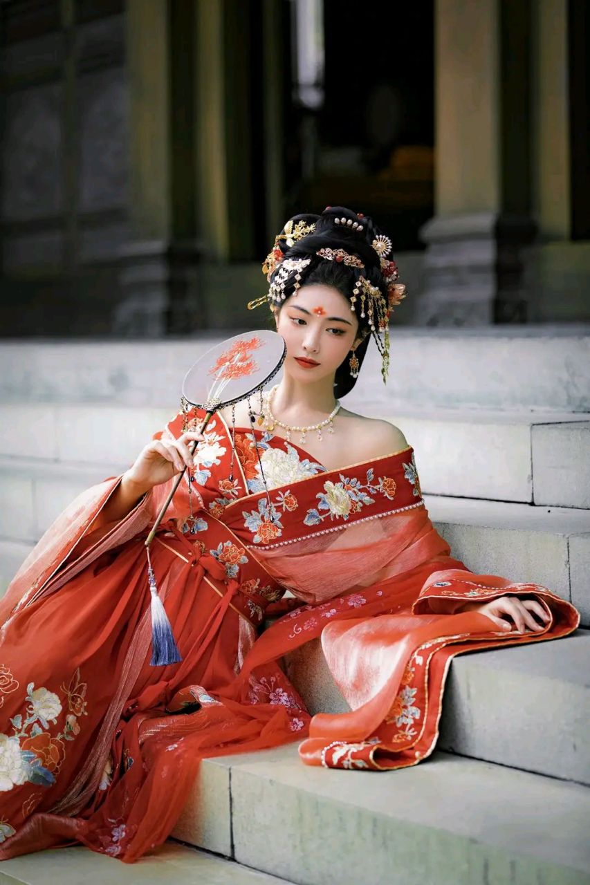 古典国风美人# #八卦娱乐明星# #许佳琪# 许佳琪汉服写真,美貌性感