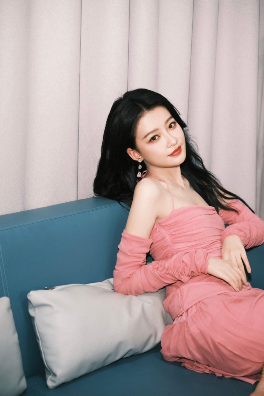 孙怡白嫩美腿玉足[亲吻][亲吻]