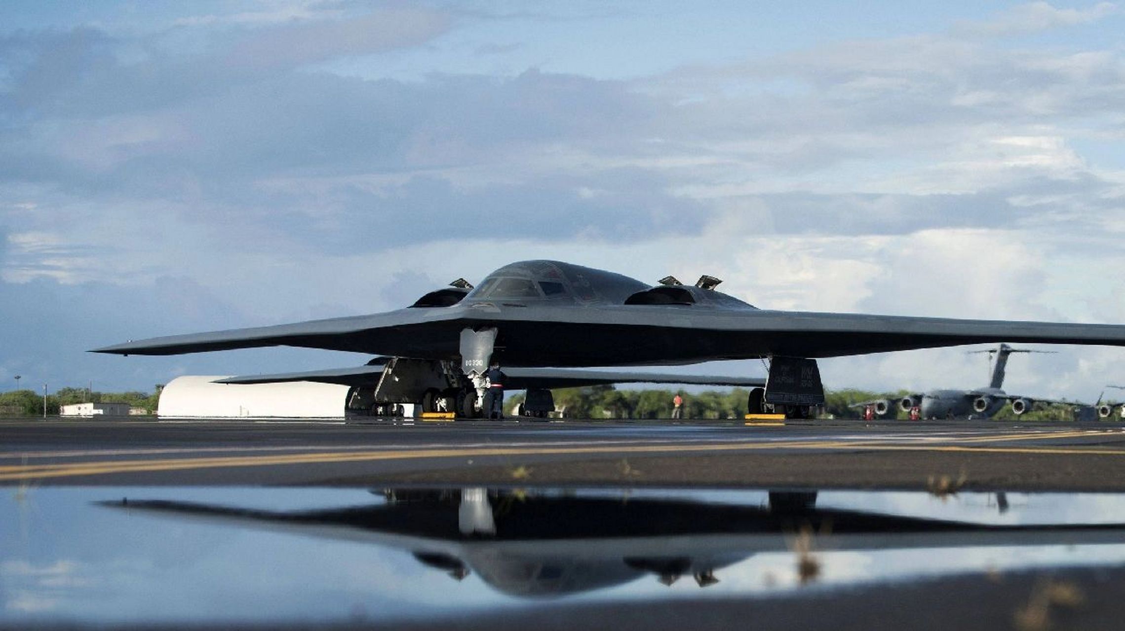 造价24亿美元的b2隐形轰炸机