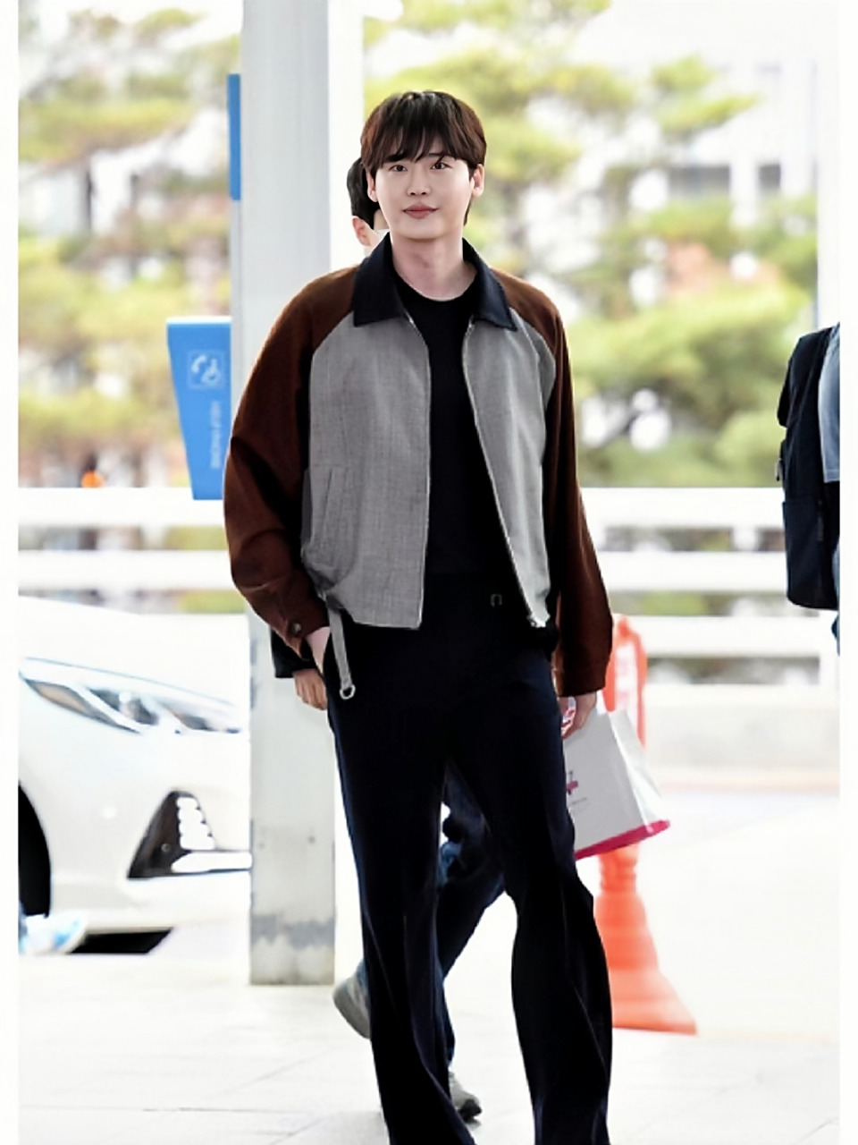 男神李钟硕恋爱后发福了!脸部看上去有点点肥!