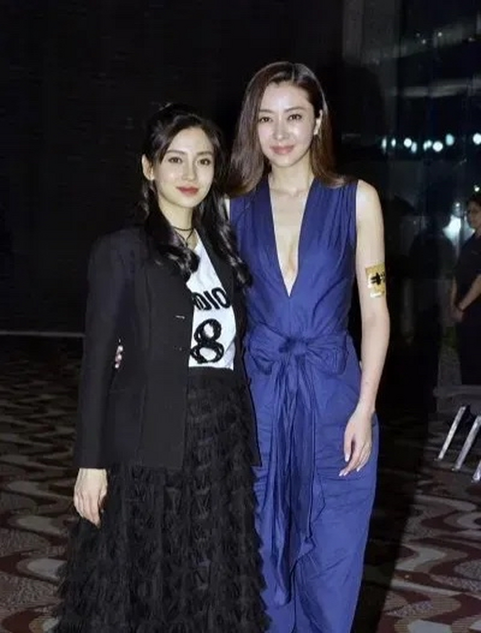 熊黛林穿连体裤同框angelababy,谁更时尚一些呢?