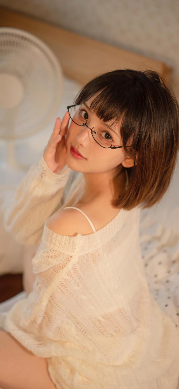 小家碧玉,落落大方!#美少女# #唯美# #壁纸