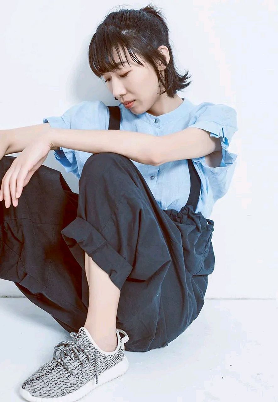 热播剧《亲爱的小孩》方一诺的扮演者任素汐,剧里剧外判若两人,私下的