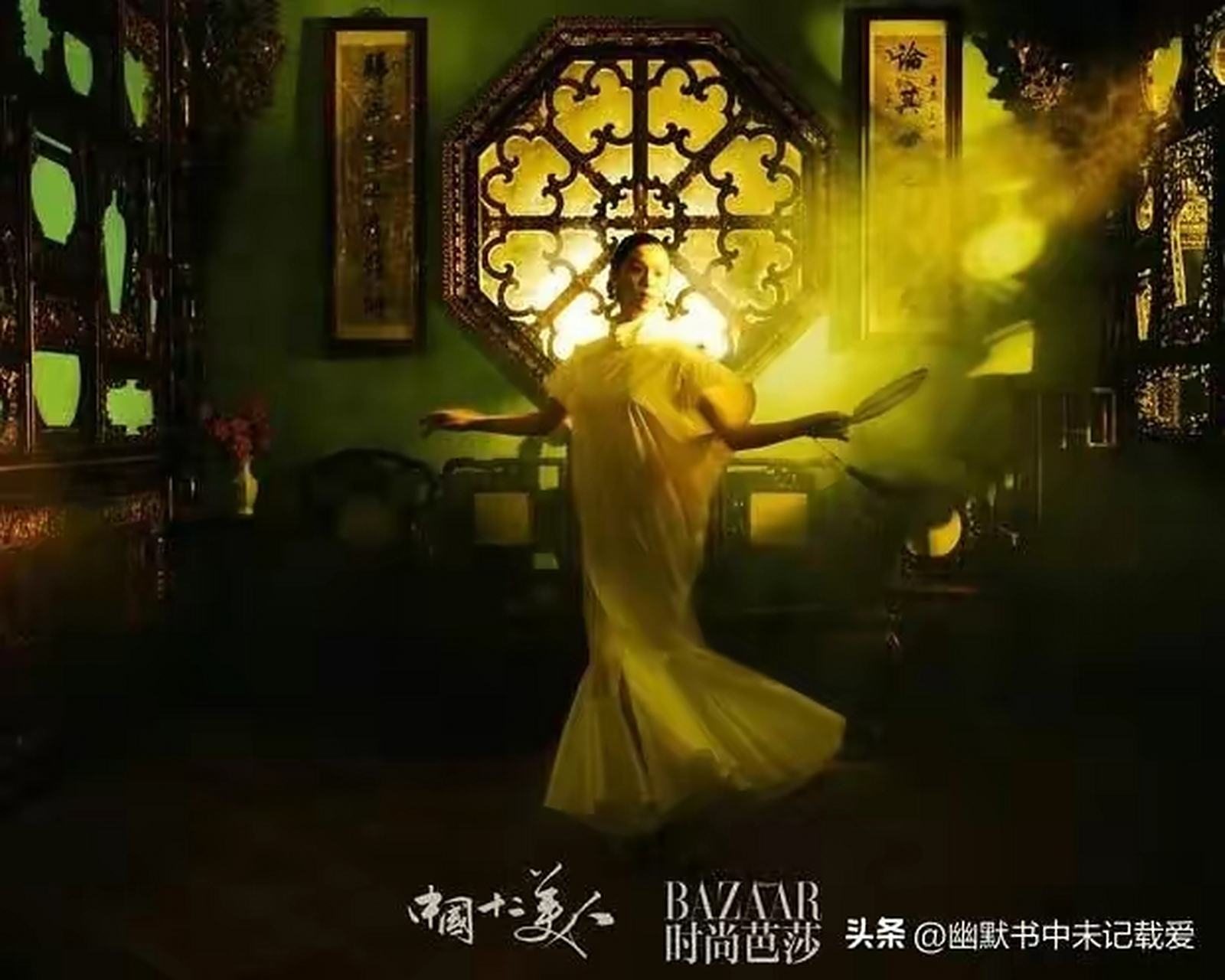 钟楚曦身穿旗袍韵味十足 灯影下娉婷袅娜美艳迷人