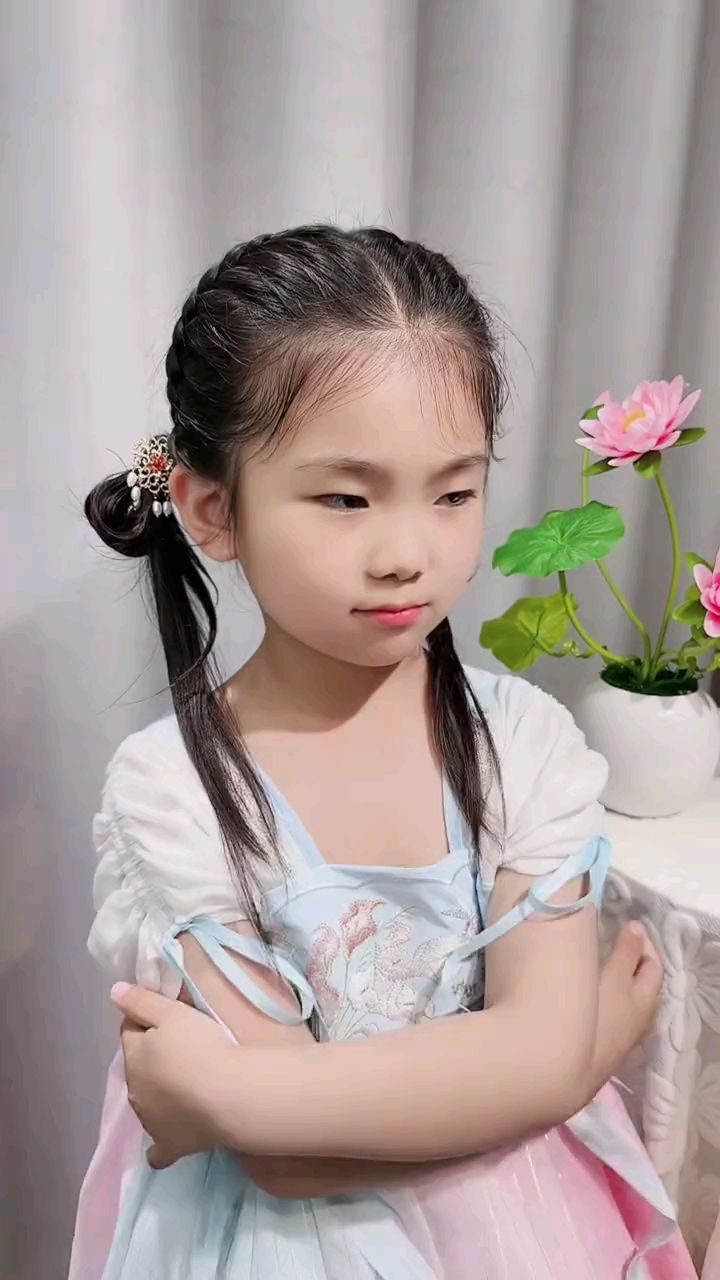 儿童编发:六一儿童节给女儿扎这款古风发型,国风古韵,太好看了