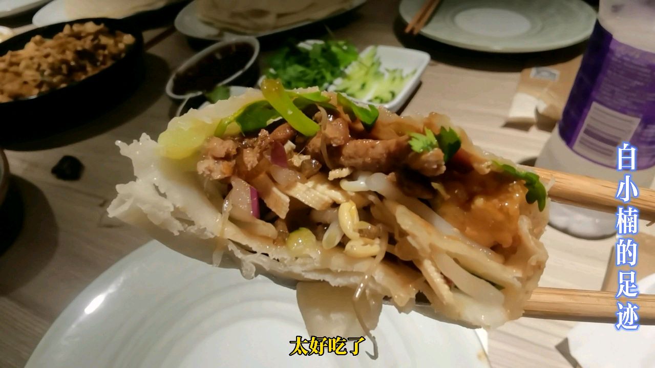 东北特色菜卷春饼,皮薄如纸卷菜吃,东北菜太精致啦