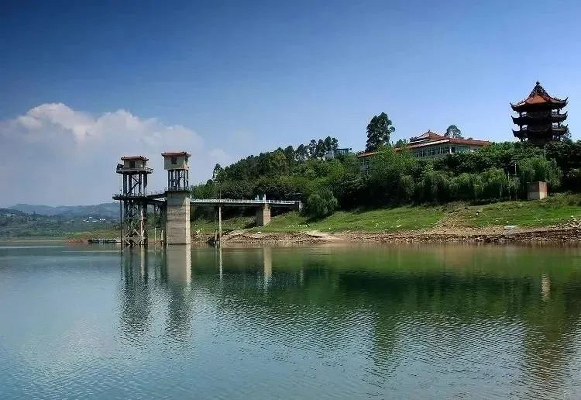 双溪湖位于自贡市东南部,是一个美丽的湖泊.