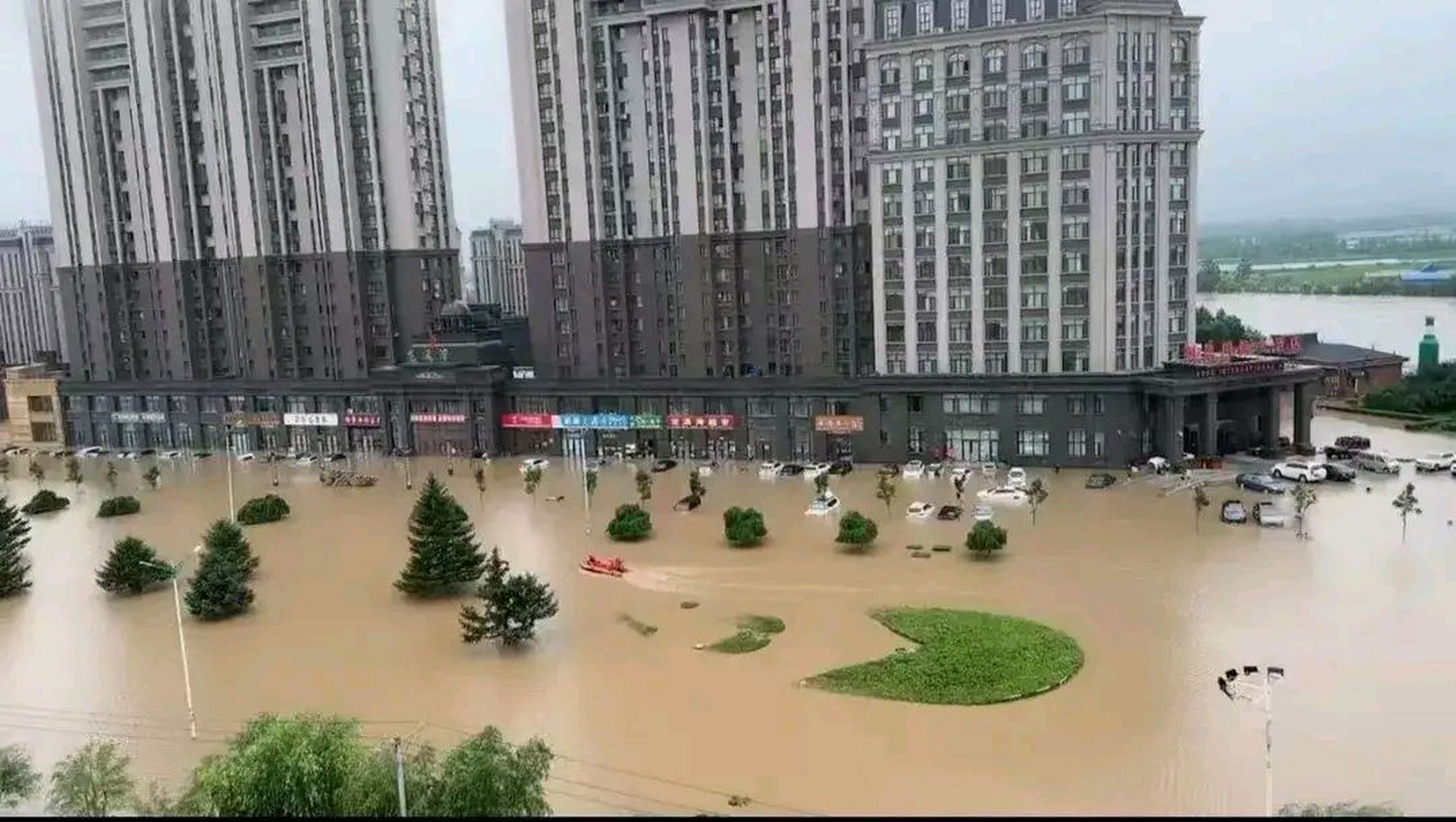 黑龙江的尚志市8月3日遭遇了半个世纪以来的洪水,损失惨重,太可怕了
