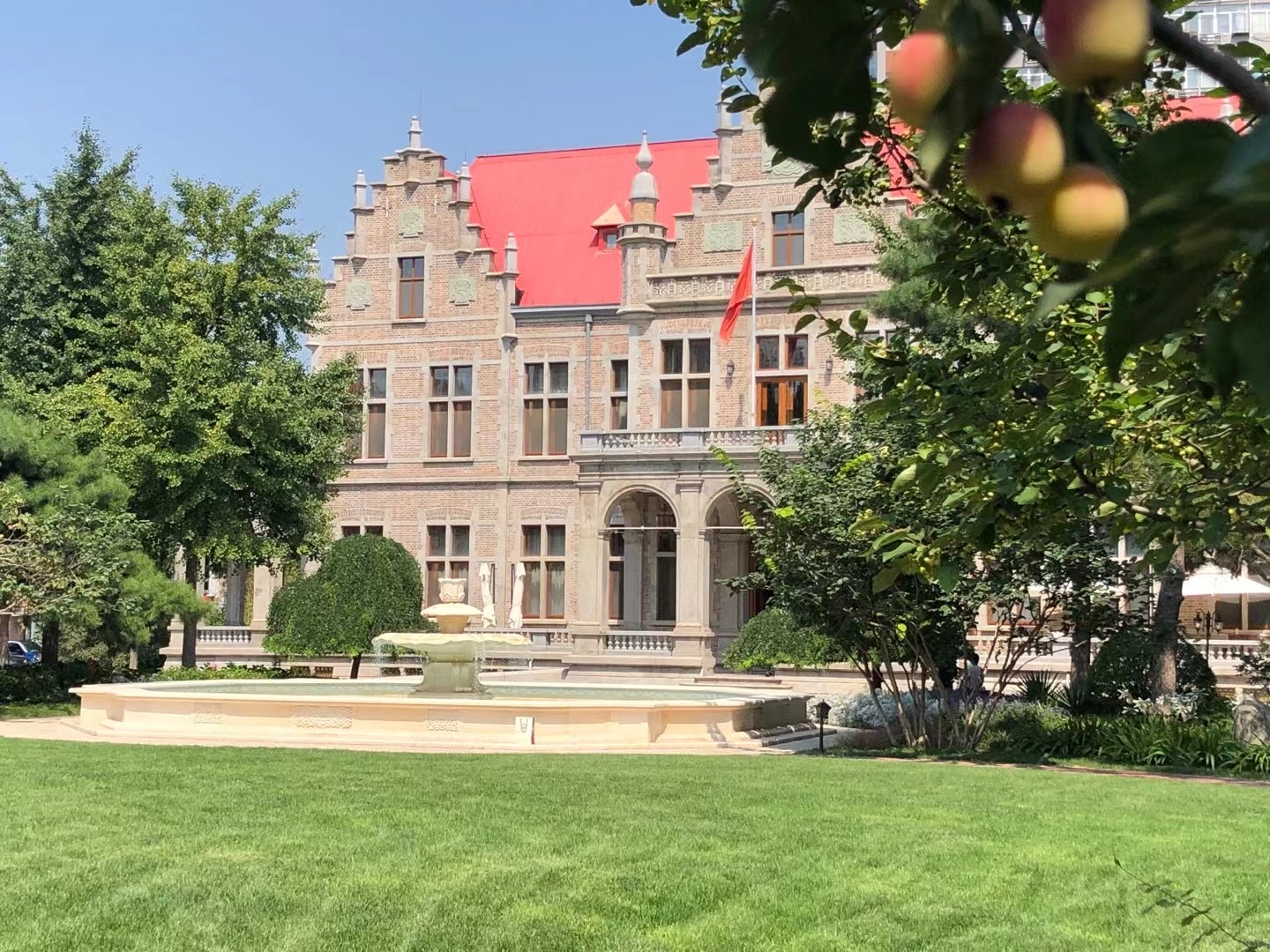 建于同治五年(1866年)的比利时使馆(旧址)