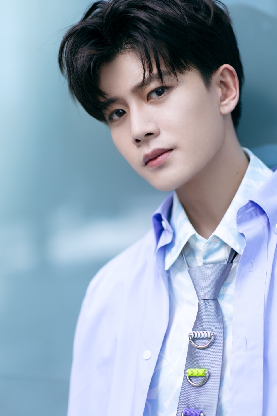 任嘉伦绝美现代装