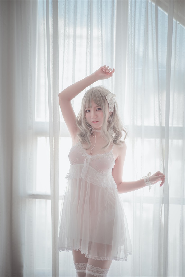 Coser女神@Yoko宅夏Cos – 白色丝质连衣裙 [26P/161MB]