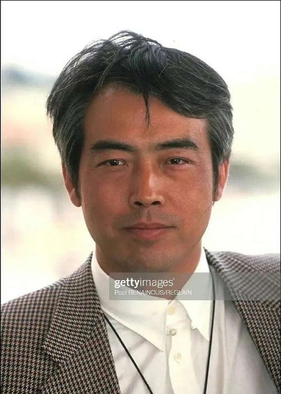 陈凯歌年轻时文质彬彬,和阿瑟神似