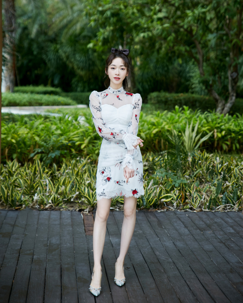 吴谨言  美腿玉足好白啊